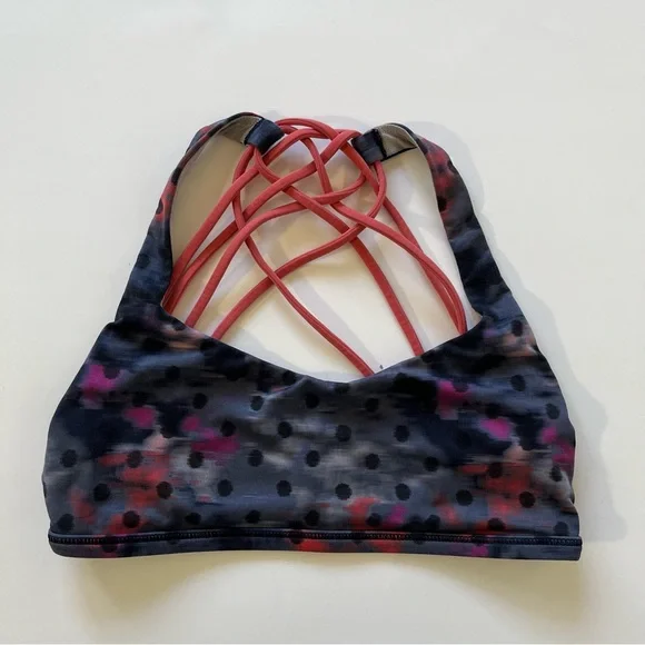 LuluLemon Free to be Wild | size 4 - Picture 1 of 4